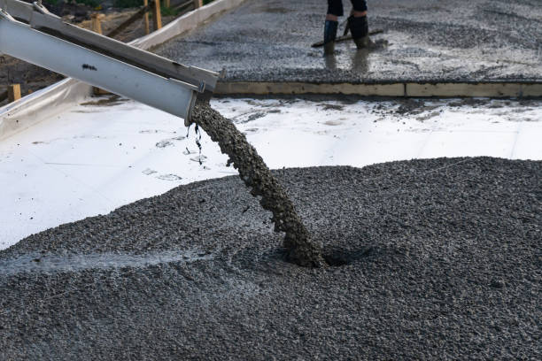 Best Concrete Walkway Installation  in Altoona, IA